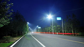 LED路灯节能改造方案 双向6车道照明推荐方案（太阳能灯）